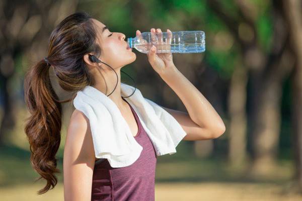 Giải mã giấc mơ thấy uống nước
