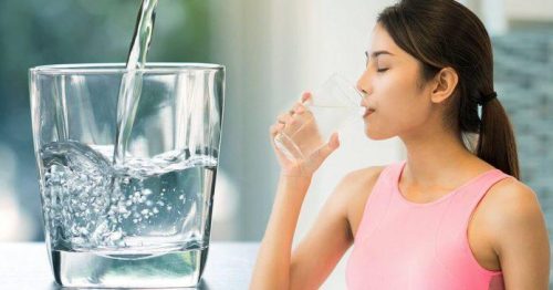 Giải mã giấc mơ thấy uống nước cùng con số phát tài?