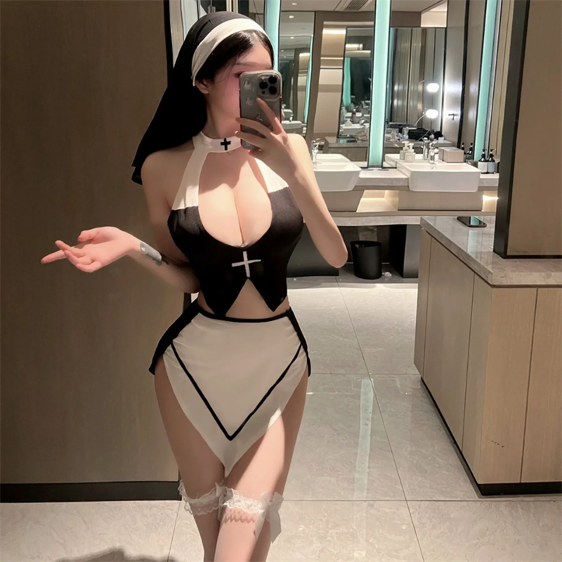 gái xinh che mặt coplay ly cô