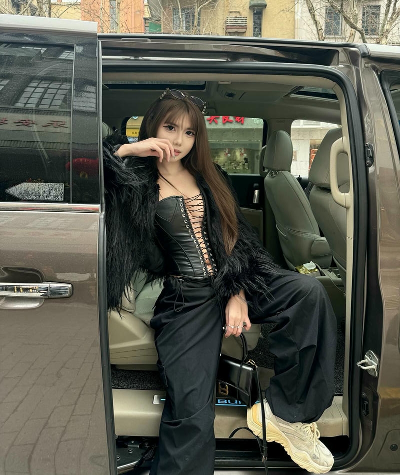 gái xinh đeo kính cool ngầu