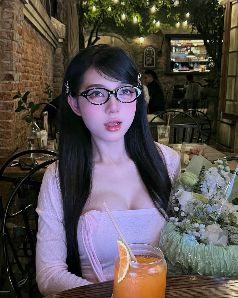 gái xinh đeo kính kiểu