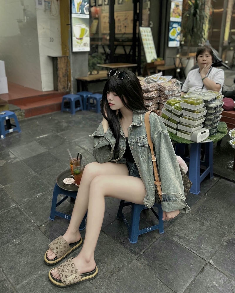 gái xinh đeo kính ngầu