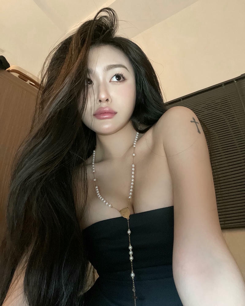 gái xinh khoe ngực hd